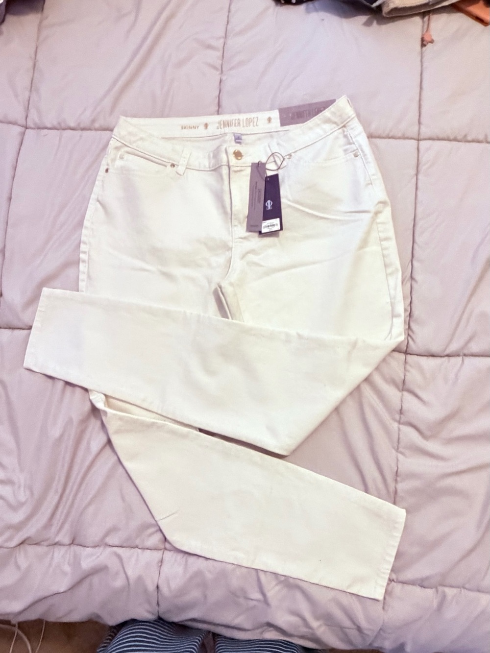 Jennifer Lopez Cream-White Jeans with Gold Hardware - Picture 2 of 6